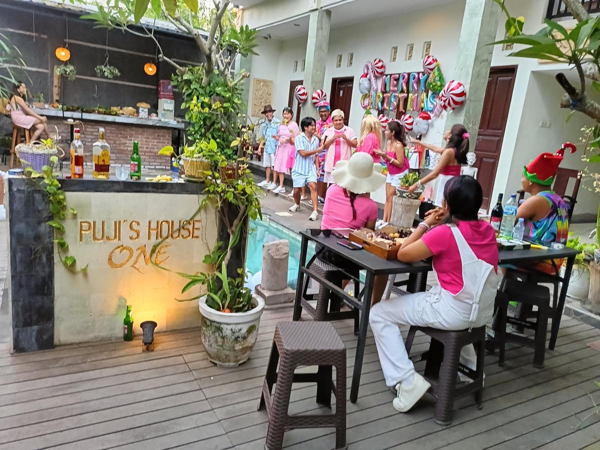 Pujihouse One Daire Legian Oda fotoğraf
